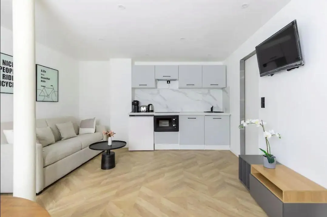Chapelle/ordener : Magnifique 1br/4p Apartment Paris