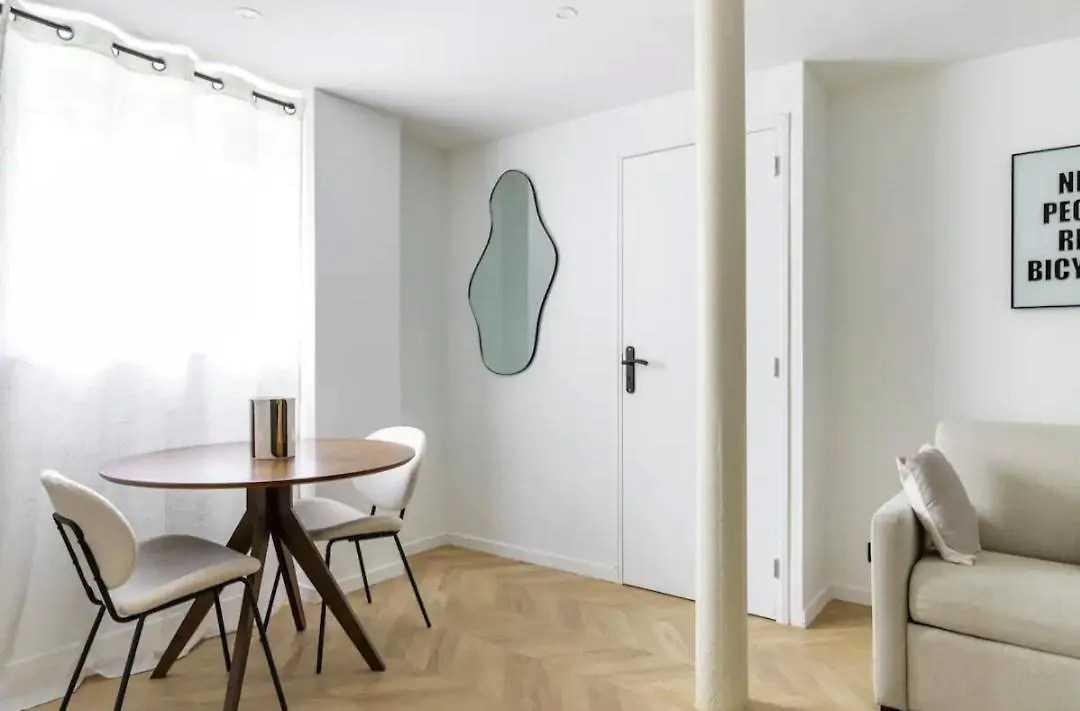 Chapelle/ordener : Magnifique 1br/4p Apartment *